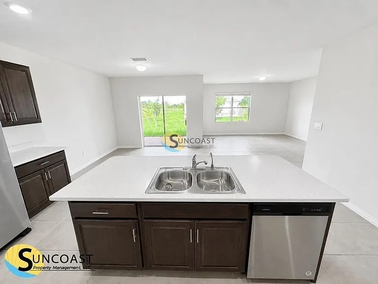 2518 NE 6th Pl — Photo 15