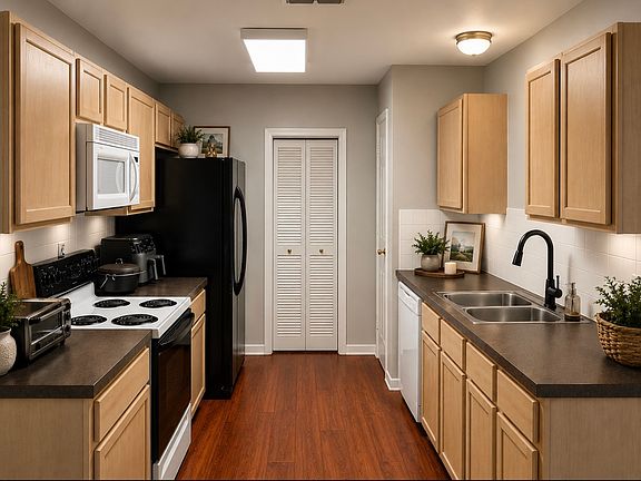 4th image of 403 Magnolia Ct
