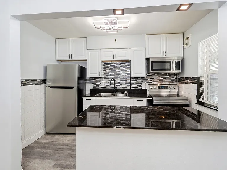 3524 Hazelwood Ave #1 — Photo 14