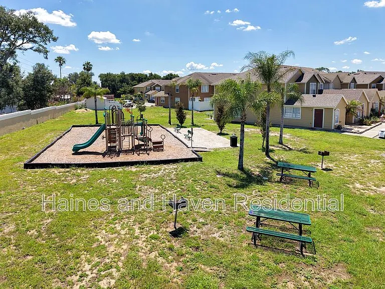 2326 Fan Palm Dr — Photo 3
