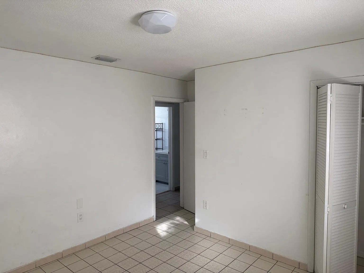 3 bed, 1100 sqft, $2,700 — Photo 1