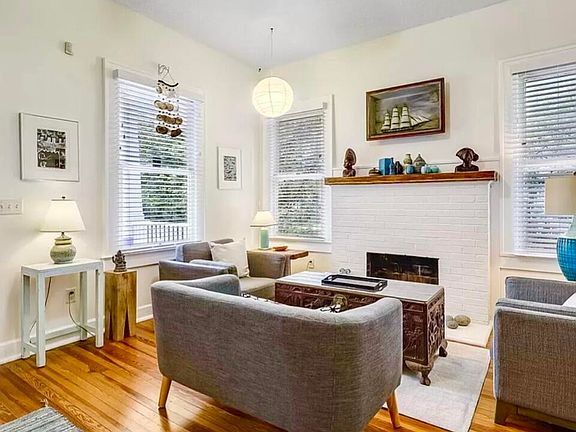 4th image of 2628 GILMORE Street