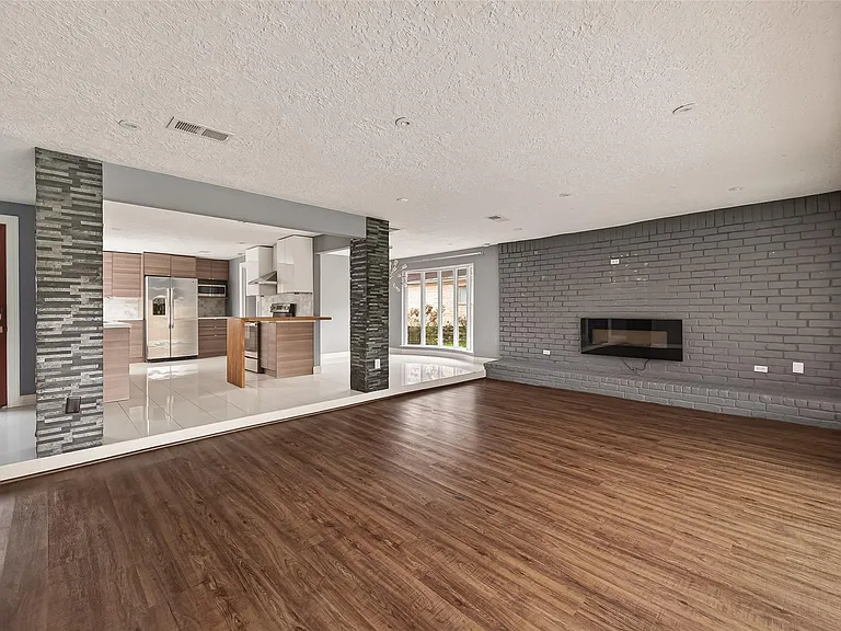2130 Round Lake Dr — Photo 13