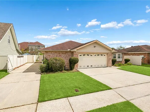2061 Saulet Pl, Harvey, LA 70058
