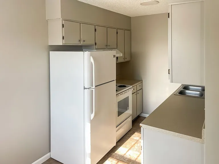 Turnberry Square Apartments — Photo 40