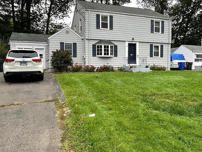 42 Seneca Rd — Photo 2