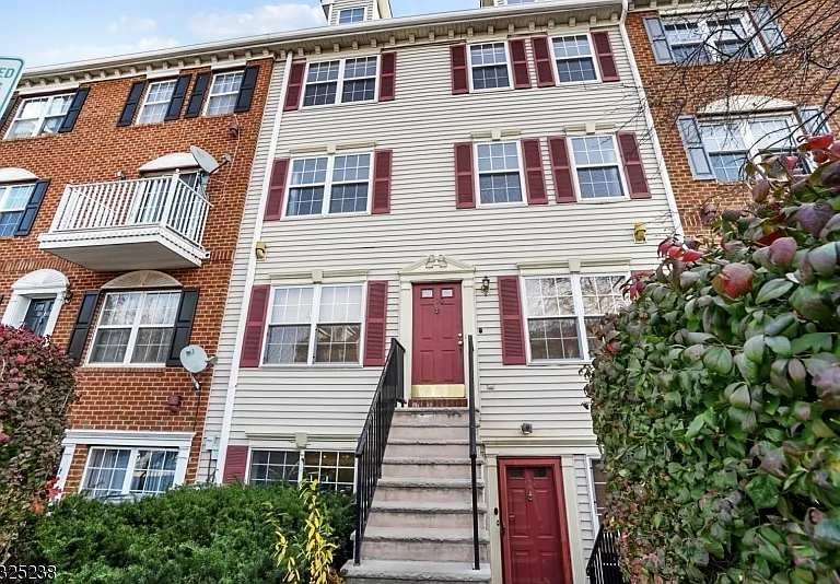 100 Callahan Ct — Photo 5
