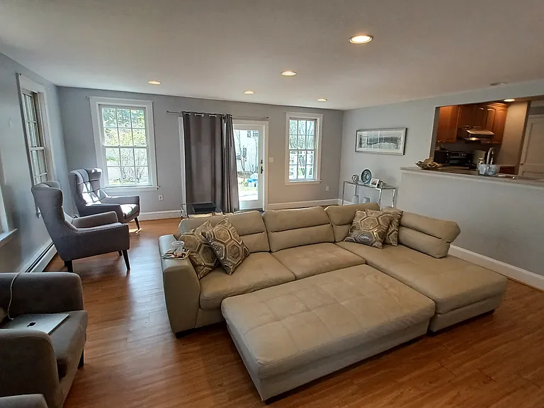 285 Lowell St — Photo 6