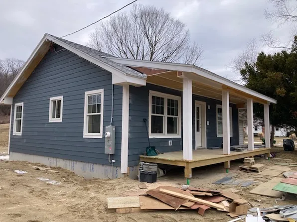 545 Maple St, Lee, MA 01238