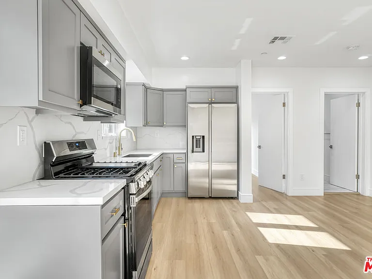 2057 2/4 S Garth Ave — Photo 13