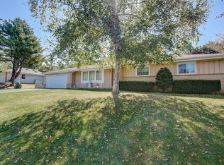 21585 Clarion Ln, Waukesha, WI 53186