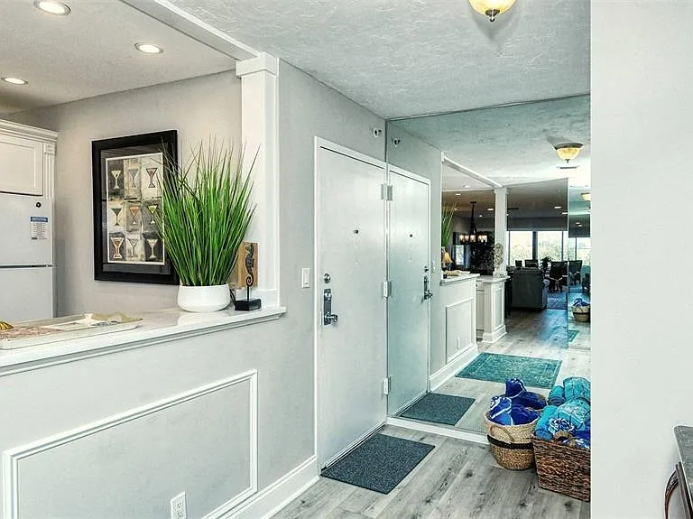 1255 E Peppertree Dr #305 — Photo 6