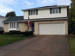 82 Segsbury Rd, Williamsville, NY 14221