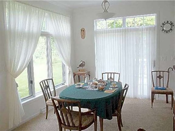 3rd image of 1707 Woodsview Dr
