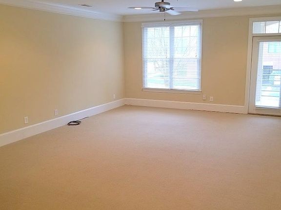 3rd image of 401 Finsbury St APT 200