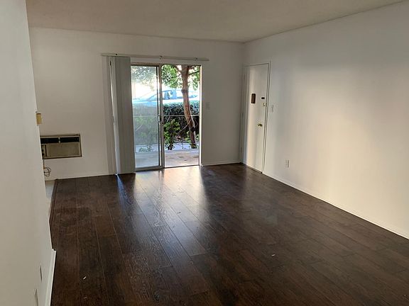 5th image of 1677 N Lake Ave APT 4