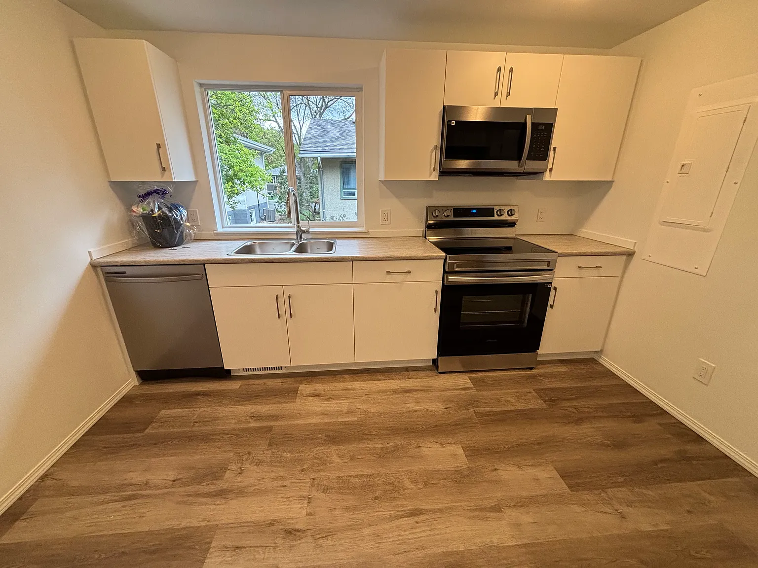 SF218 - 2 Bed 1 Bath Garden Suite in Beacon Heights - 11936 47 Street NW — Photo 4