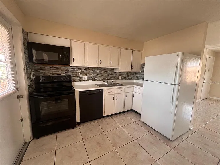 1665 W Oak Ridge Rd #C — Photo 12