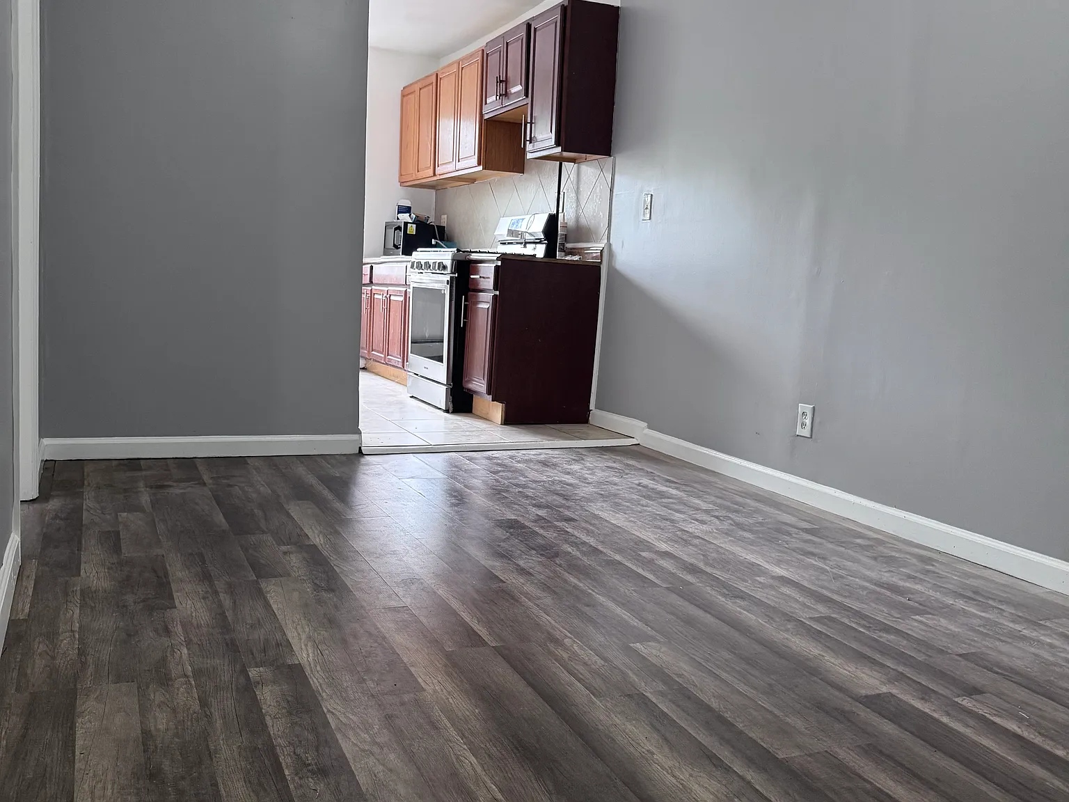 256 Charles Ave — Photo 2