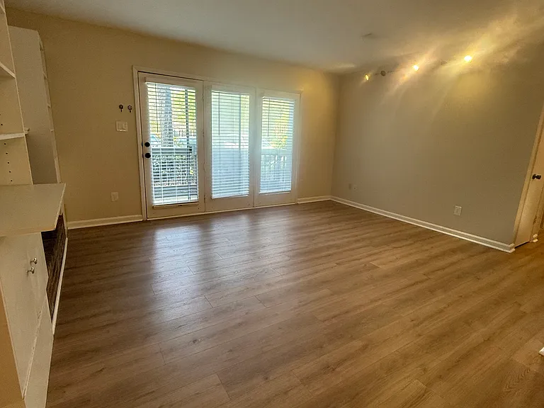 1005 McClelen Way — Photo 9