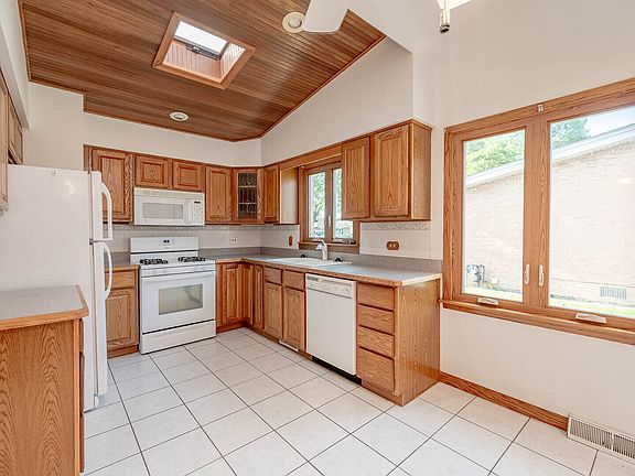 5th image of 11718 S Carolyn Ln