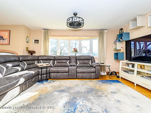 5th image of 573 W Park Ave