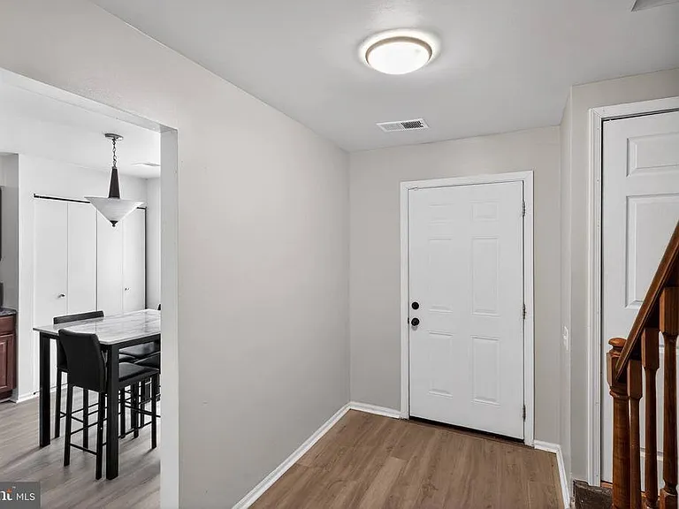 2523 Robinson Pl — Photo 7