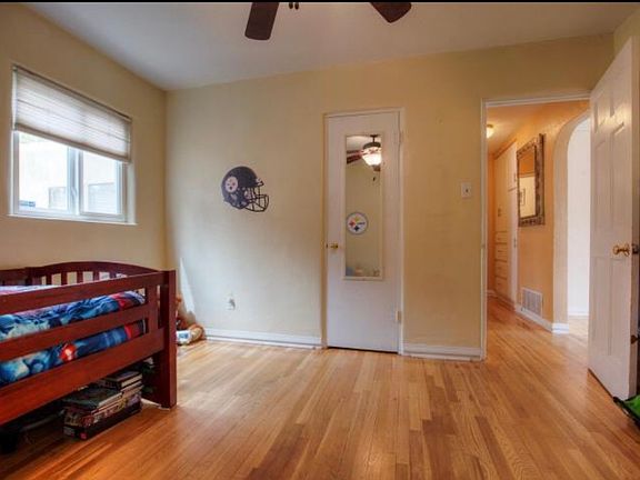 3rd image of 1813 Bryn Mawr Dr NE