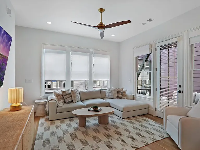 691 Eustace St — Photo 1