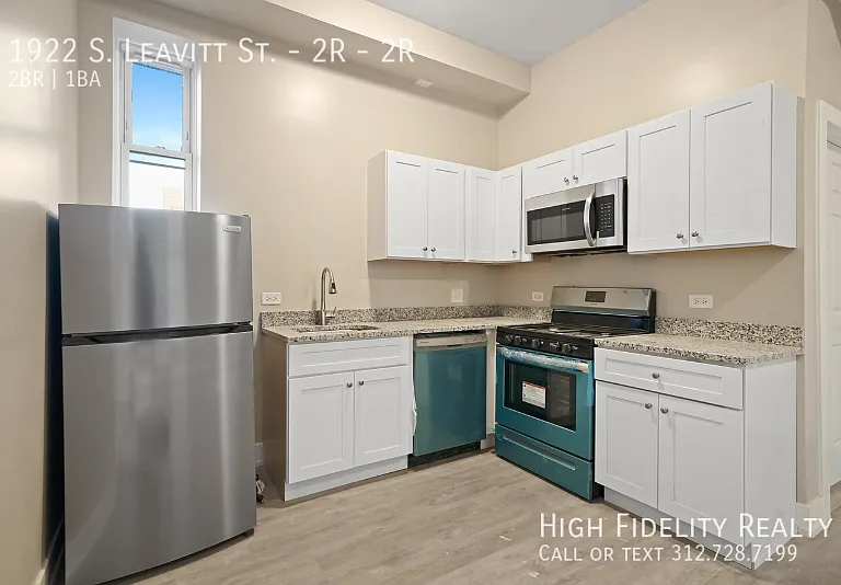 1922 S Leavitt St #2R — Photo 2