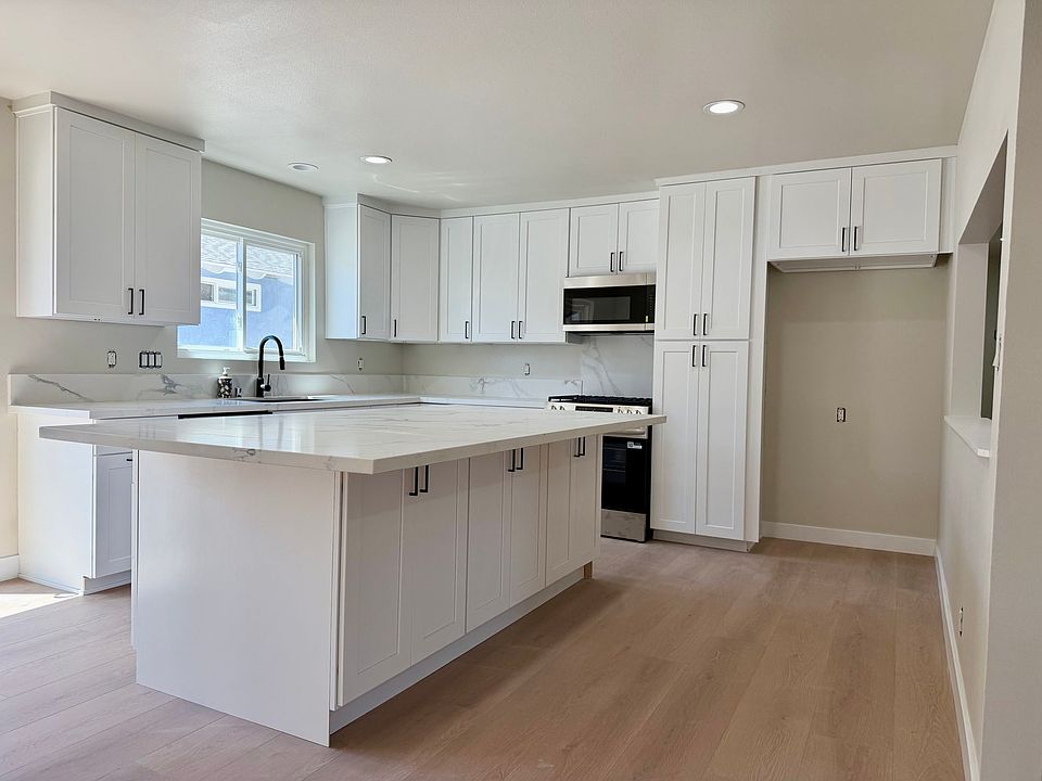 2nd image of 727 Brossard Dr