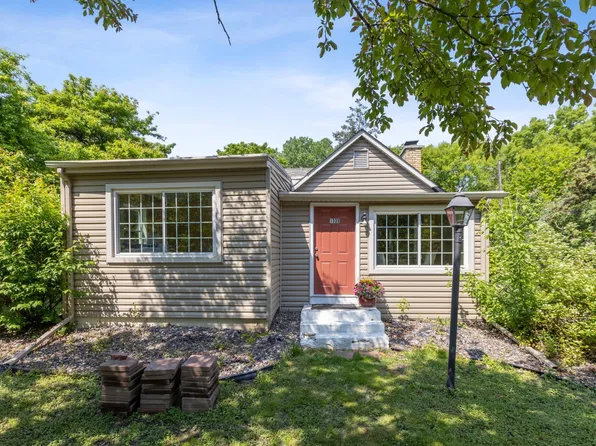 1335 Briar St, Wayzata, MN 55391