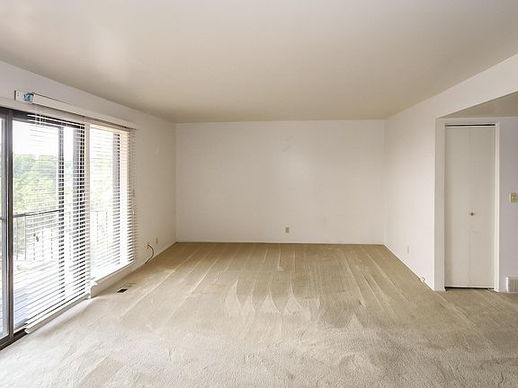 3rd image of 2660 E Blaine Ave