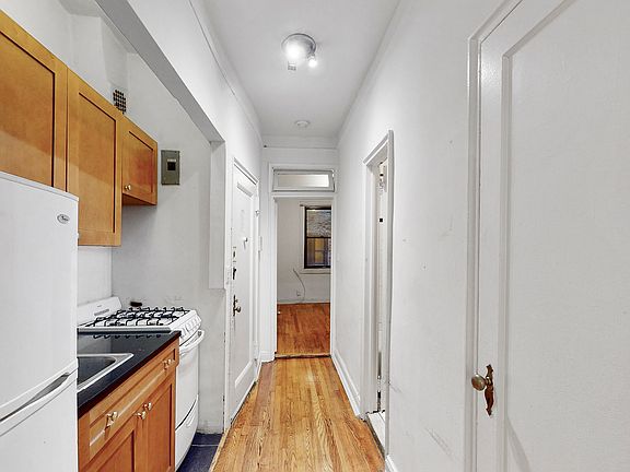 3rd image of 321 E 78th St APT 2B