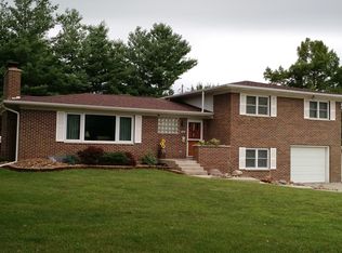 355 N 10th St, Hamilton, IL 62341