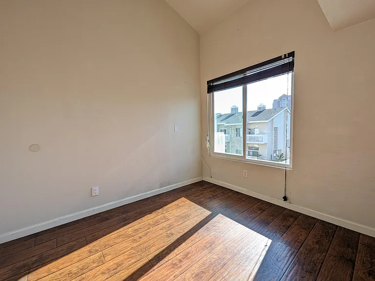4058 Mahaila Ave #F — Photo 36