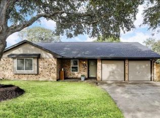 642 Bending Oaks Dr, Bellville, TX 77418