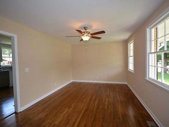 5th image of 719 Rowan Dr