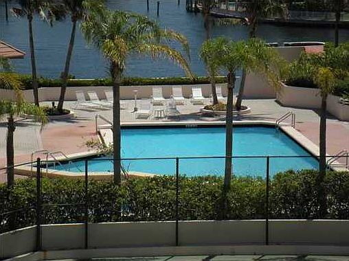 4th image of 30185 Country Club Dr. #1206