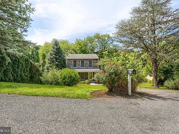 2nd image of 535 Ruby Rd