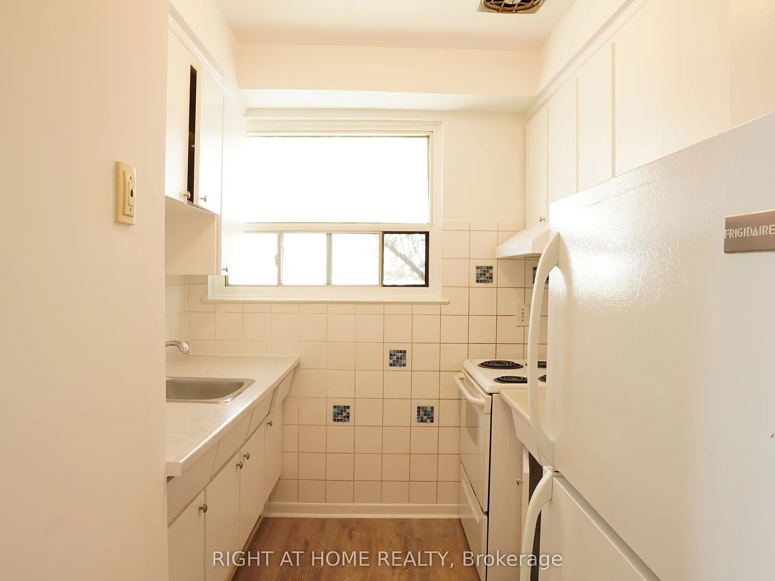 3 bed, $2,200 — Photo 4