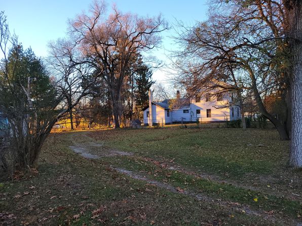 909 E Hoffman St, Three Rivers, MI 49093