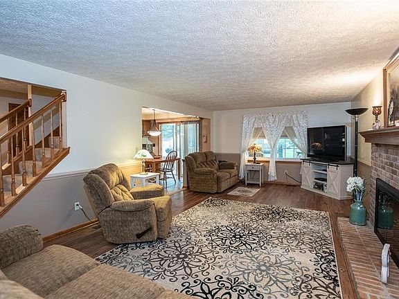 5th image of 2215 Canterbury Cir