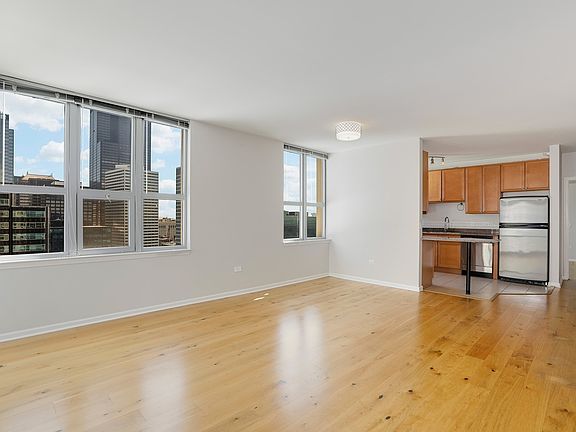 5th image of 125 S Jefferson St Unit 3004