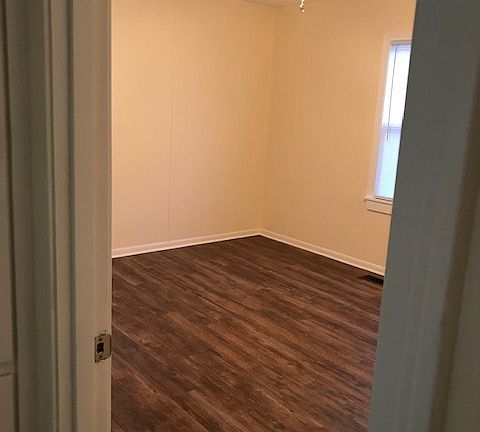4th image of 304 Pembroke Ln