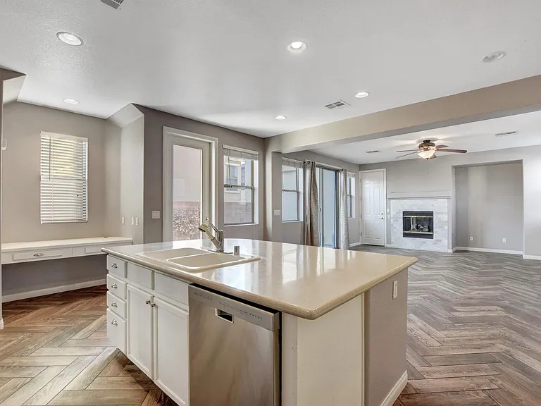 2349 Brooklyn Bridge St — Photo 6