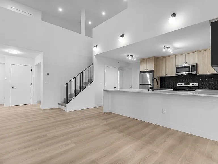 41 N Main St — Photo 10