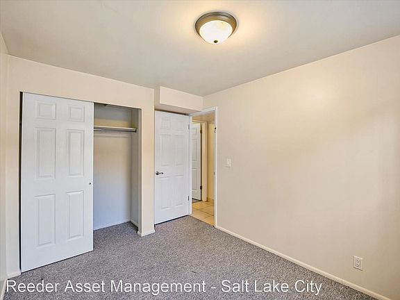 4th image of 1049 E Crandall Ave #1051