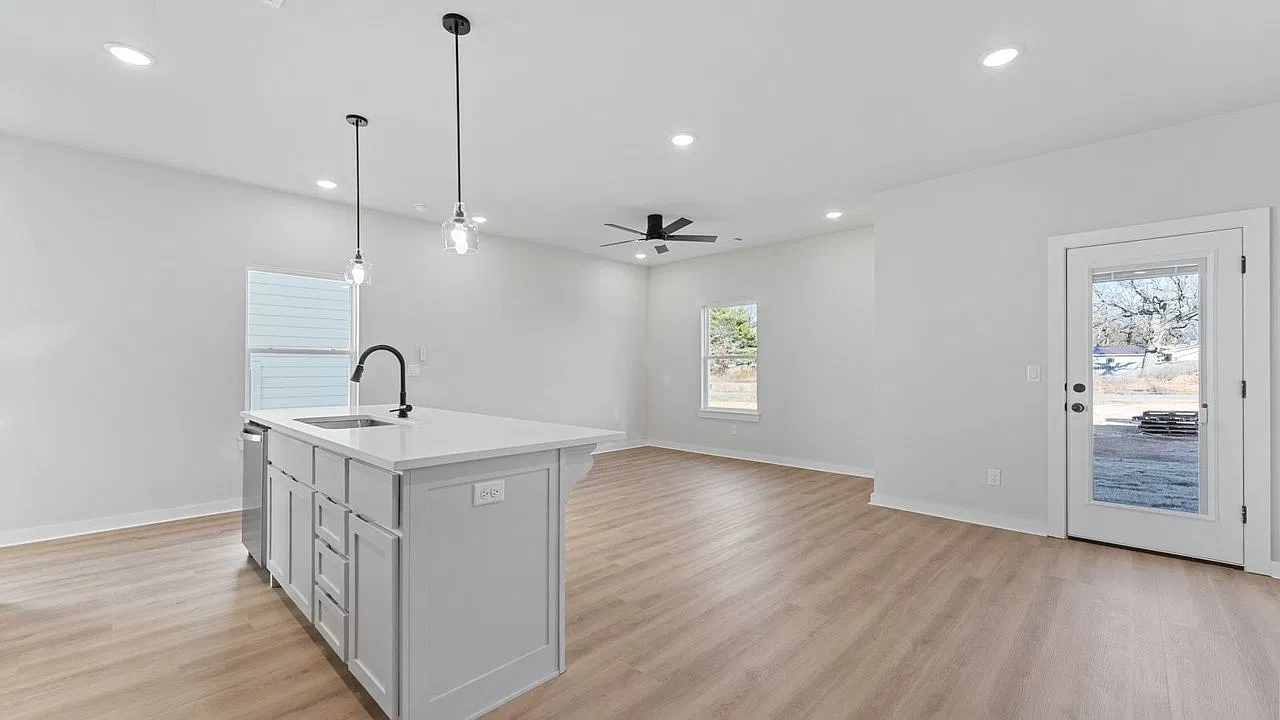 3 bed, 2.5 bath, 1584 sqft, $1,695 — Photo 2