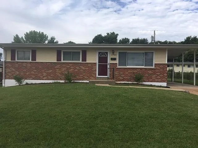 2700 Mockingbird Ln photo 1